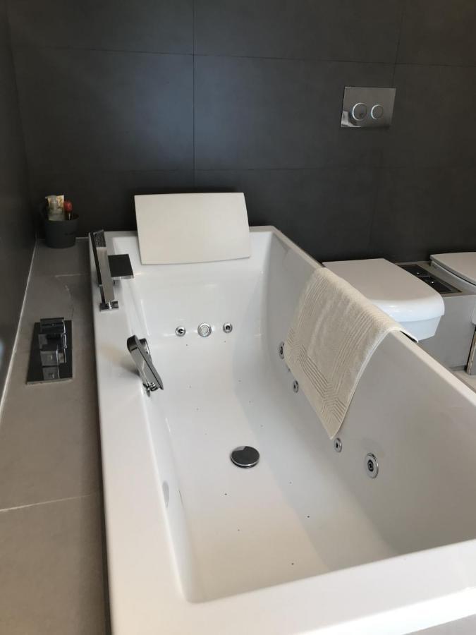 Appartement Montfleury, 2 Terrasses, 2 Chambres , 2 Sdb , Pkg Prive Piscine, 15 Min Walk To Croisette Beach And Palais Des Festivals كان المظهر الخارجي الصورة